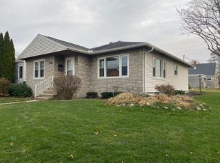 724 12th St, Peru, IL 61354