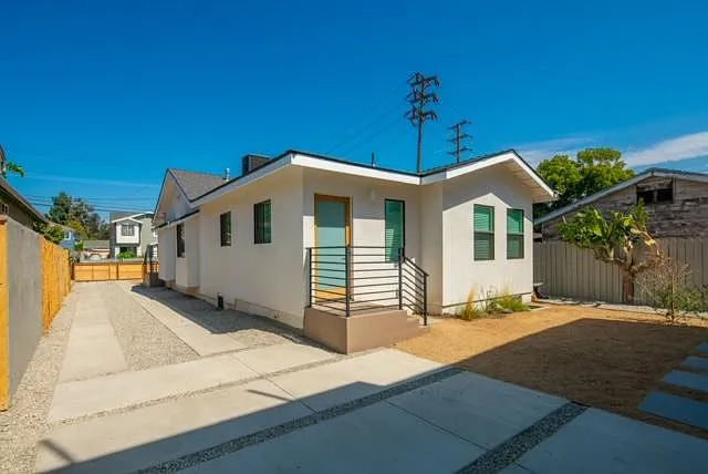 2672 Newell St — Photo 1