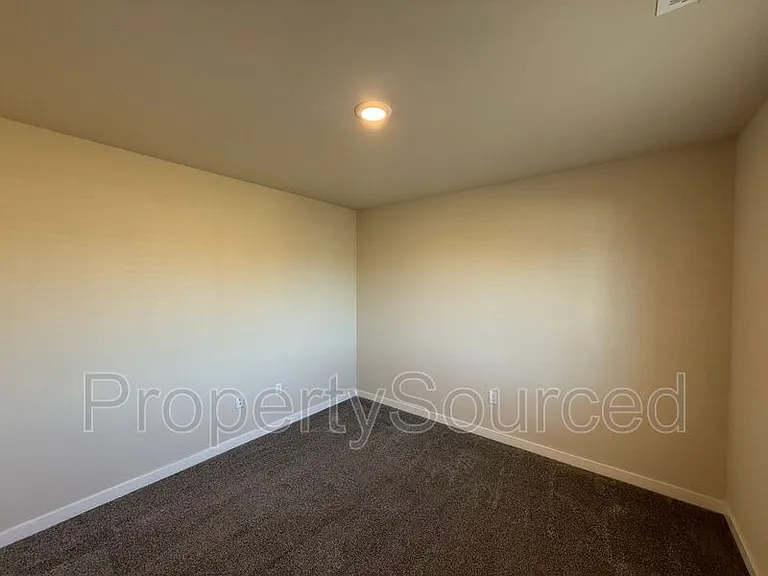 936 W Alameda St #A — Photo 15