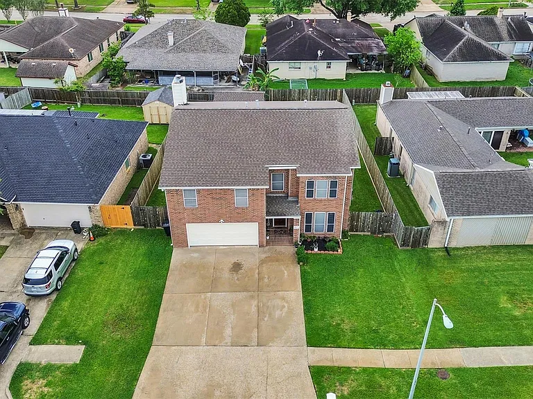 10027 Glenkirk Dr — Photo 3