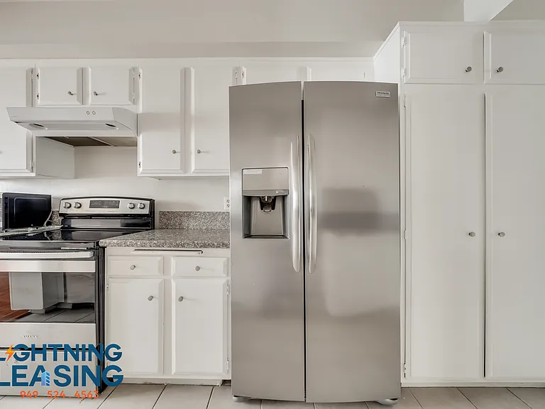 815 S Shenandoah St #302 — Photo 5