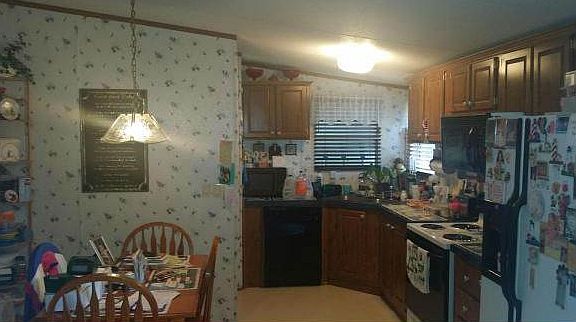 KITCHEN/DINING COMBO