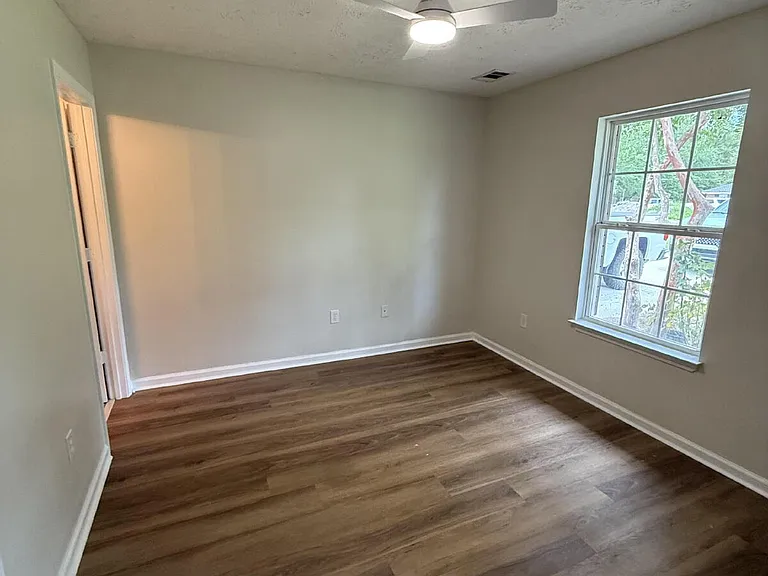 753 Roebling Rd — Photo 4