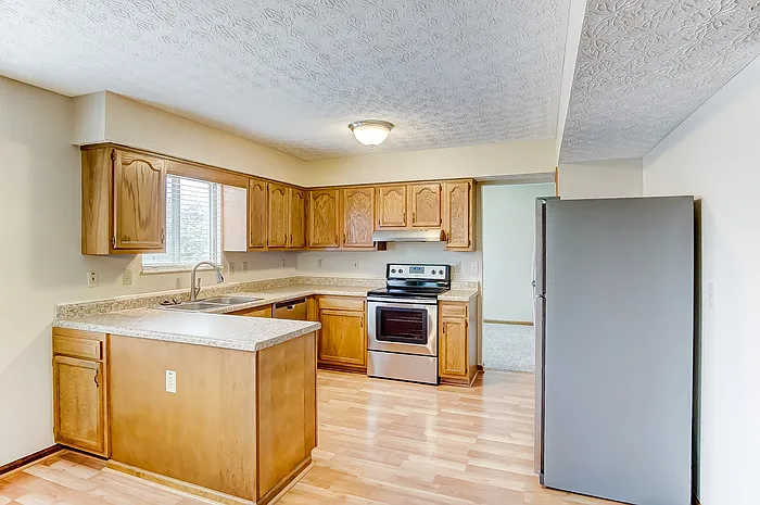 4 bed, 2.5 bath, 2118 sqft, $2,700 — Photo 4