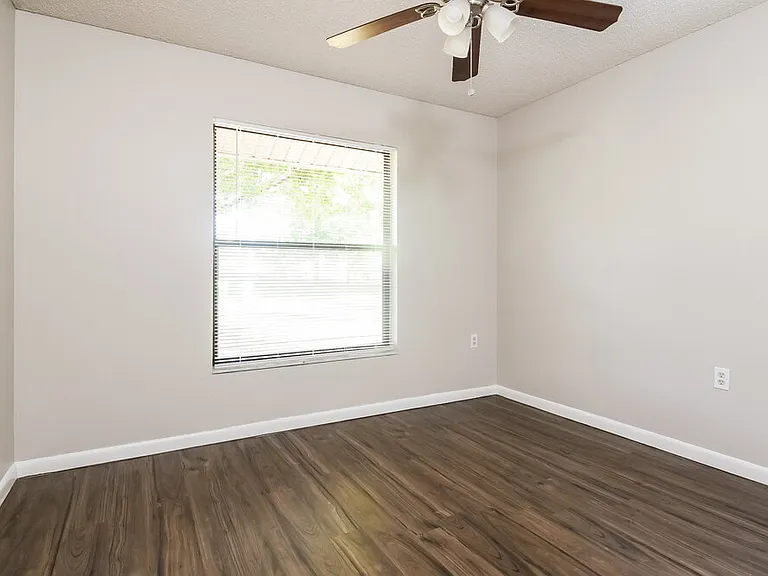 4085 Scotland St — Photo 9