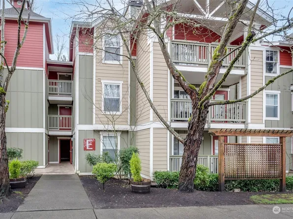 7711 NE 175th St #E202, Kenmore, WA 98028