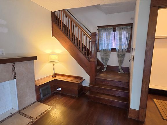 5th image of 2622 Plum St
