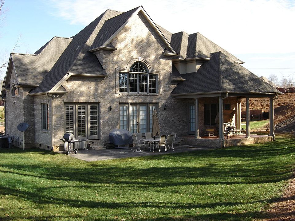 2nd image of 110 Holly Hill Ct