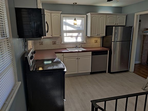 5th image of 1309 Beverly Dr