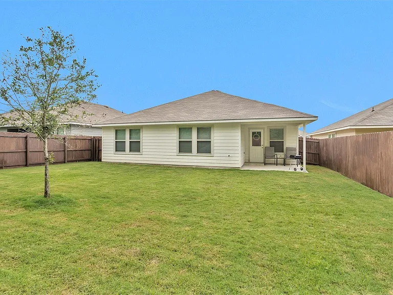 312 Pecos Dr — Photo 37