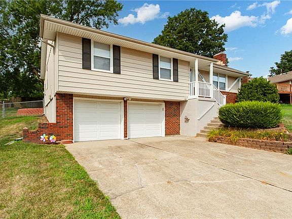 3rd image of 2404 Viking Dr