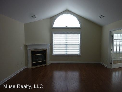 5th image of 245 Lone Oak Cir