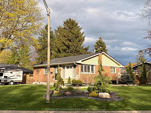 7 Brier Cres #LOWER Photo 1