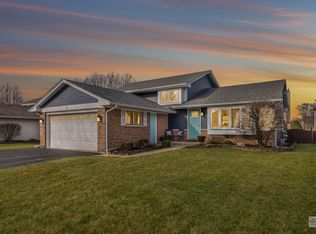 2 Ashcroft Ct, Bolingbrook, IL 60490