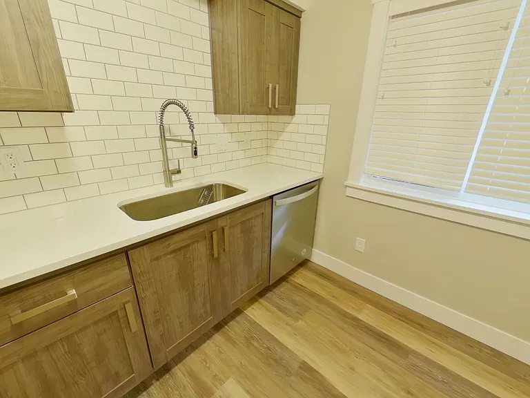 405 East 14th Ave — Photo 5