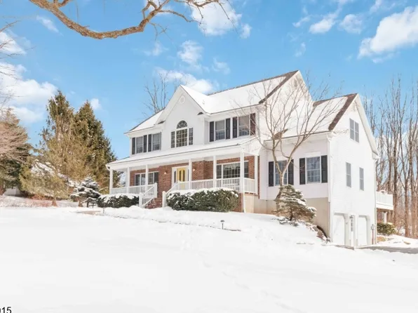 16 Thomas Farm Ln, Washington Twp., NJ 07853