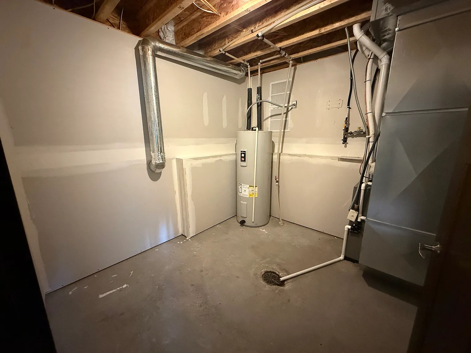 3 bed, 1040 sqft, $1,695 — Photo 2