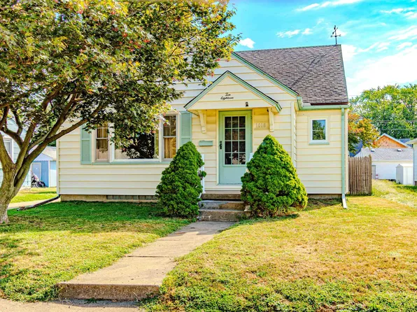 1018 S 12th St, Pekin, IL 61554