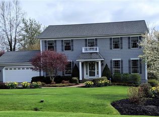8351 Canterbury Ct, Chagrin Falls, OH 44023
