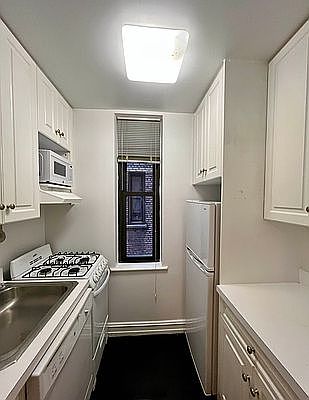 4th image of 146 W 79th St APT 2D