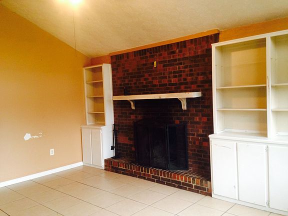 2nd image of 606 Oak Dr