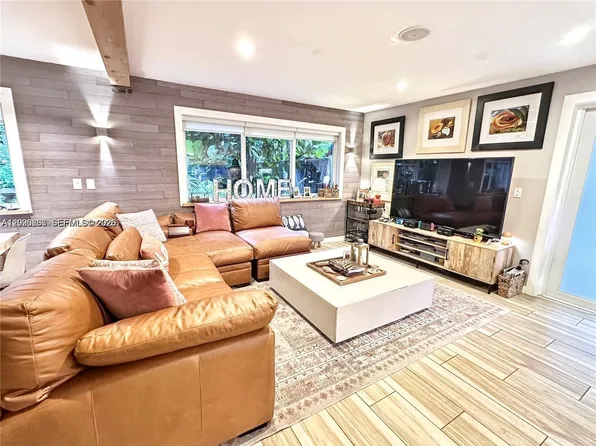 1115 Meridian Ave #Townhouse, Miami Beach, FL 33139