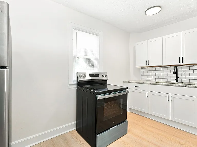 397 Catherine St — Photo 15