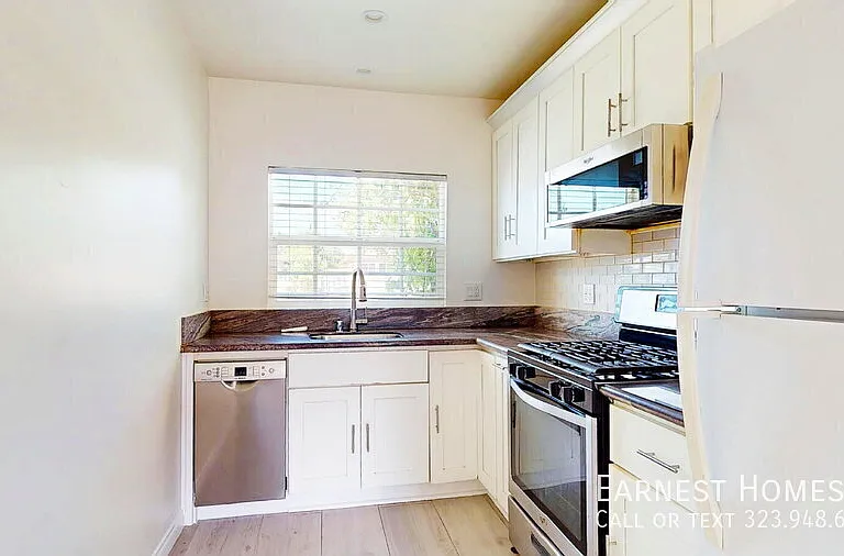 19020 Sylvan St — Photo 5