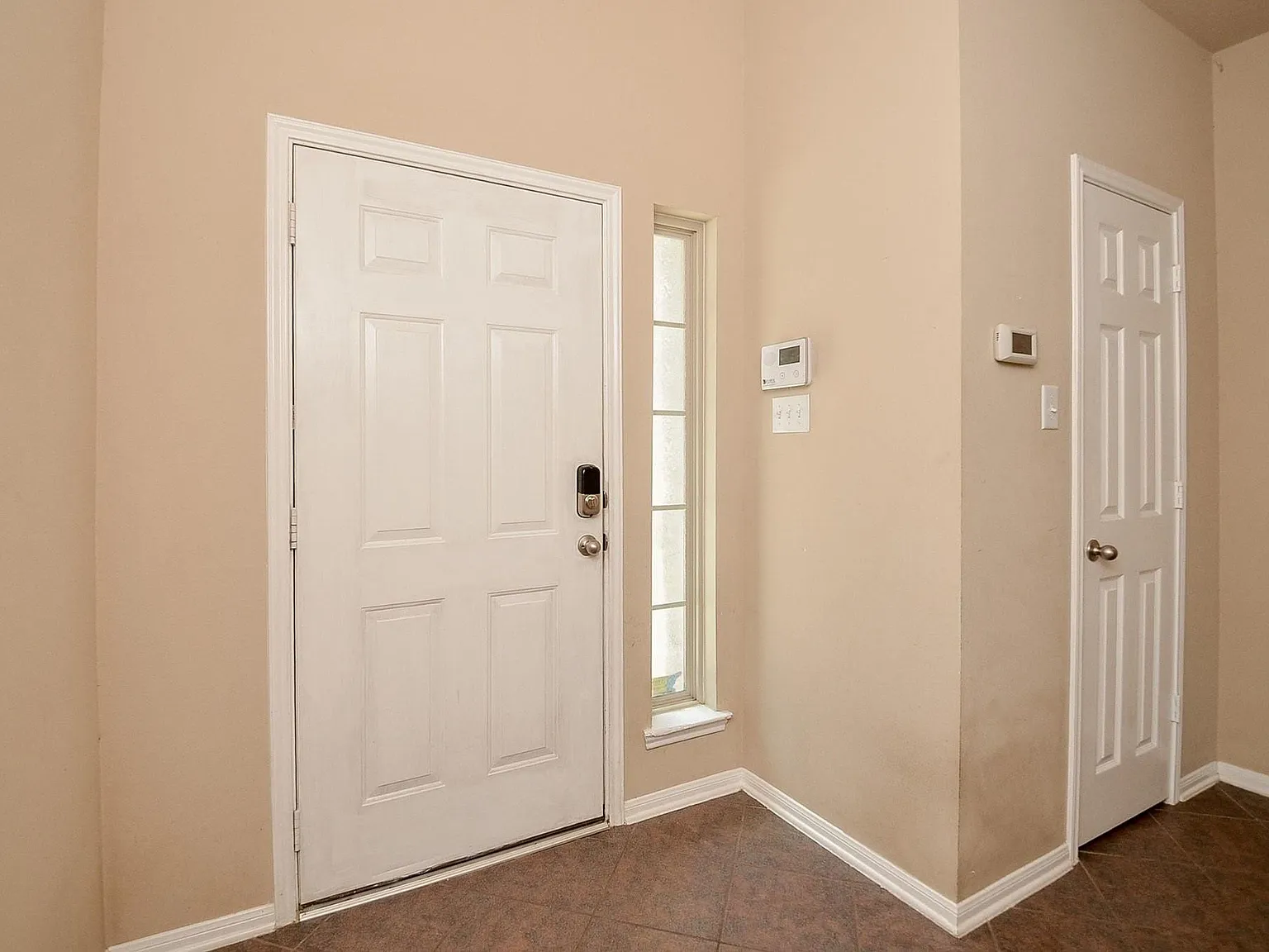 3 bed, 3.5 bath, 2093 sqft, $2,325 — Photo 4