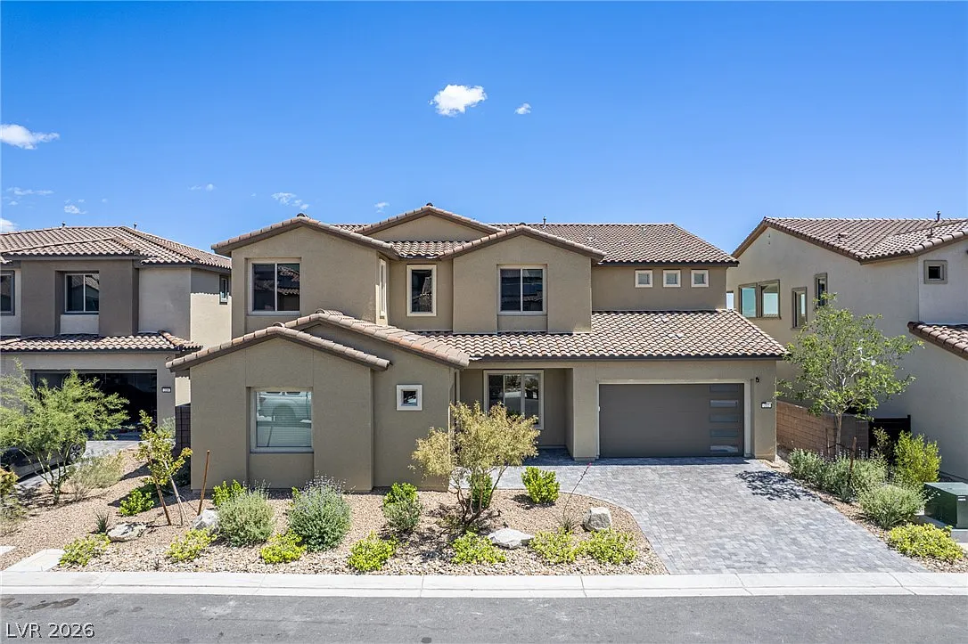 5 bed, 5.5 bath, 4643 sqft, $8,000 — Photo 1