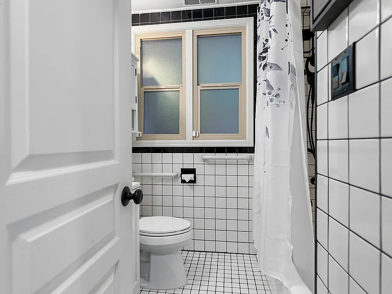 4822 Iroquois Ave — Photo 10