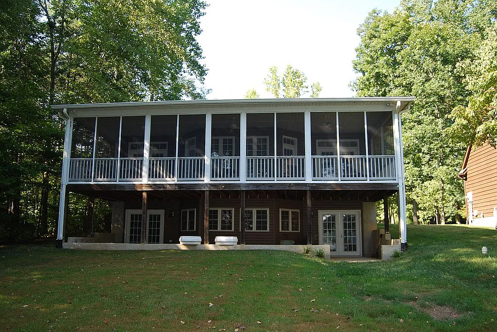 1413 N Lakeshore Dr photo 1