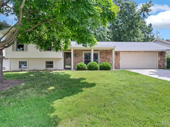 1023 Seine Dr, Lake Saint Louis, MO 63367