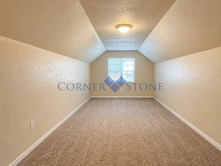 8179 E Portage St — Photo 16