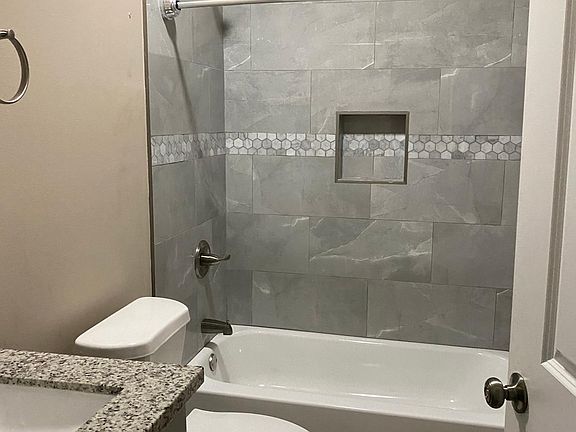 5th image of 3106 Mistletoe St #3106