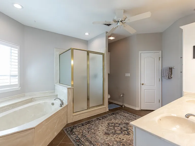 364 Alexandra Dr — Photo 17