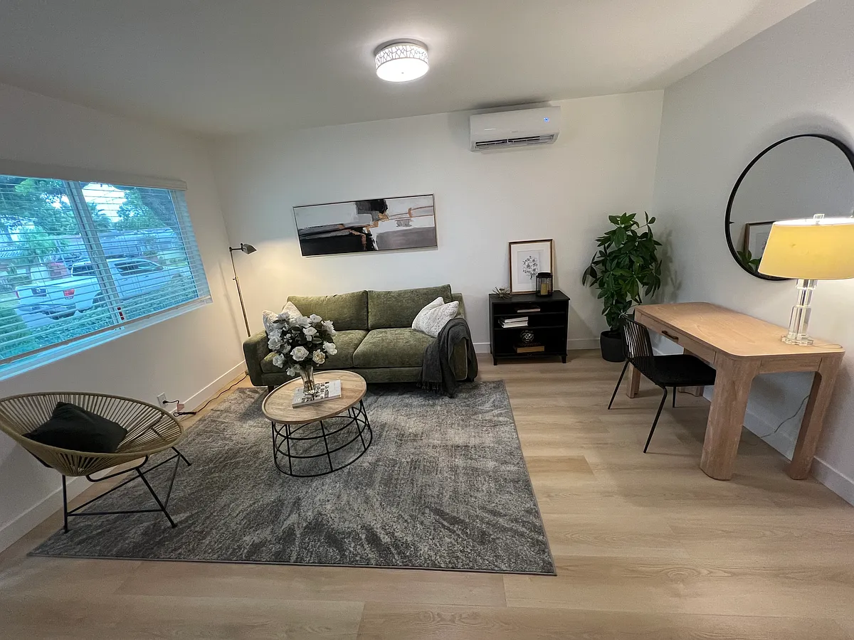 Building Photo - 151 N Wilson Ave #1