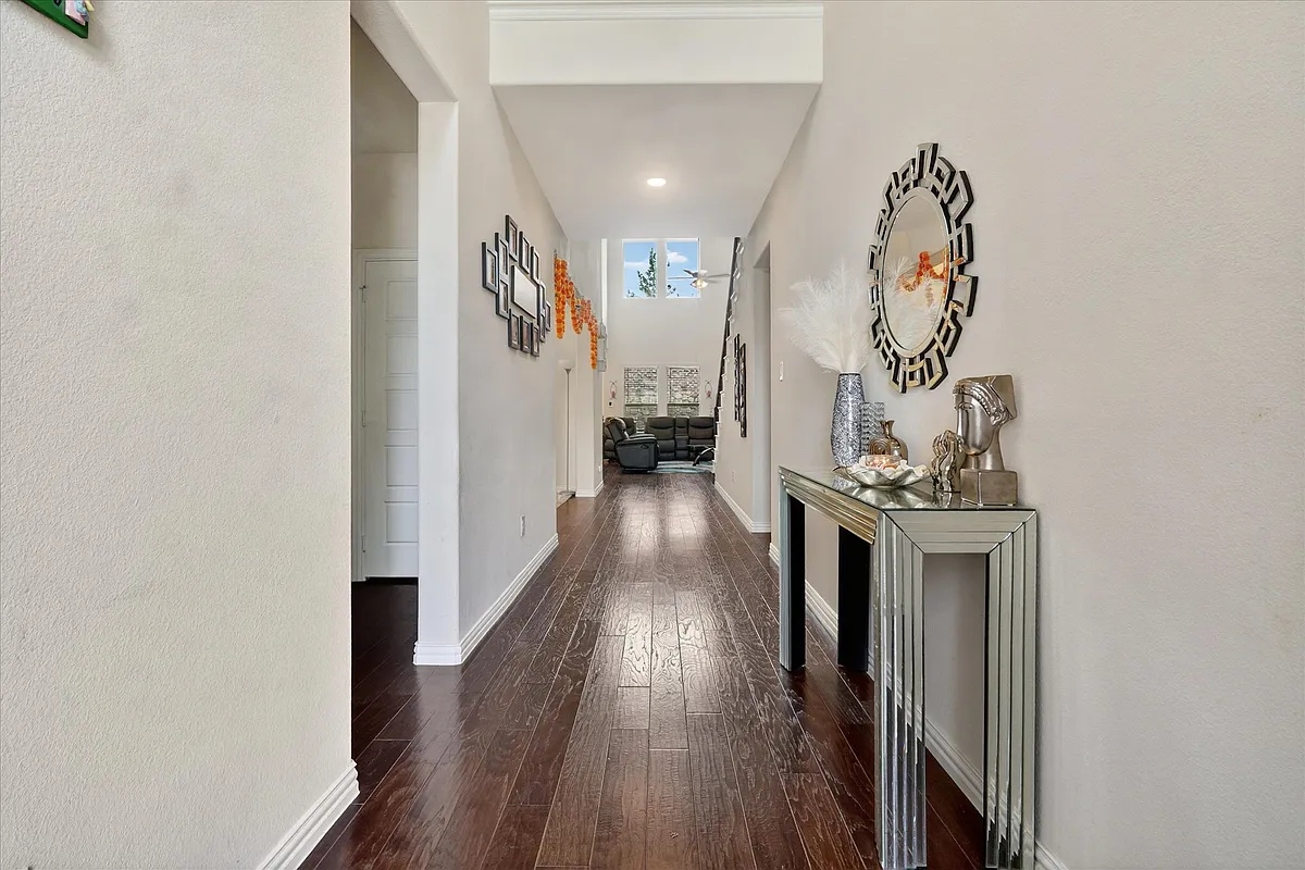 Entryway - 2316 Pinehurst Dr