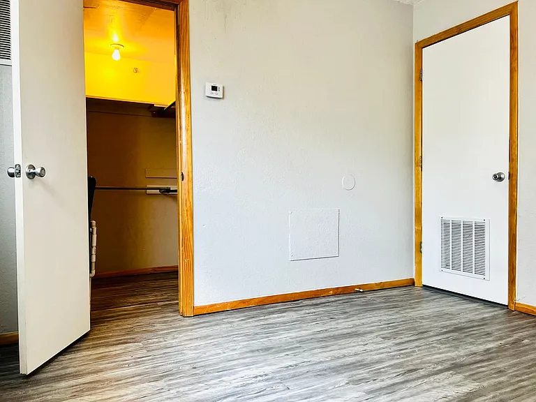 2720 N Robinson Ave — Photo 7
