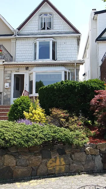 8621 Shore Rd photo 1