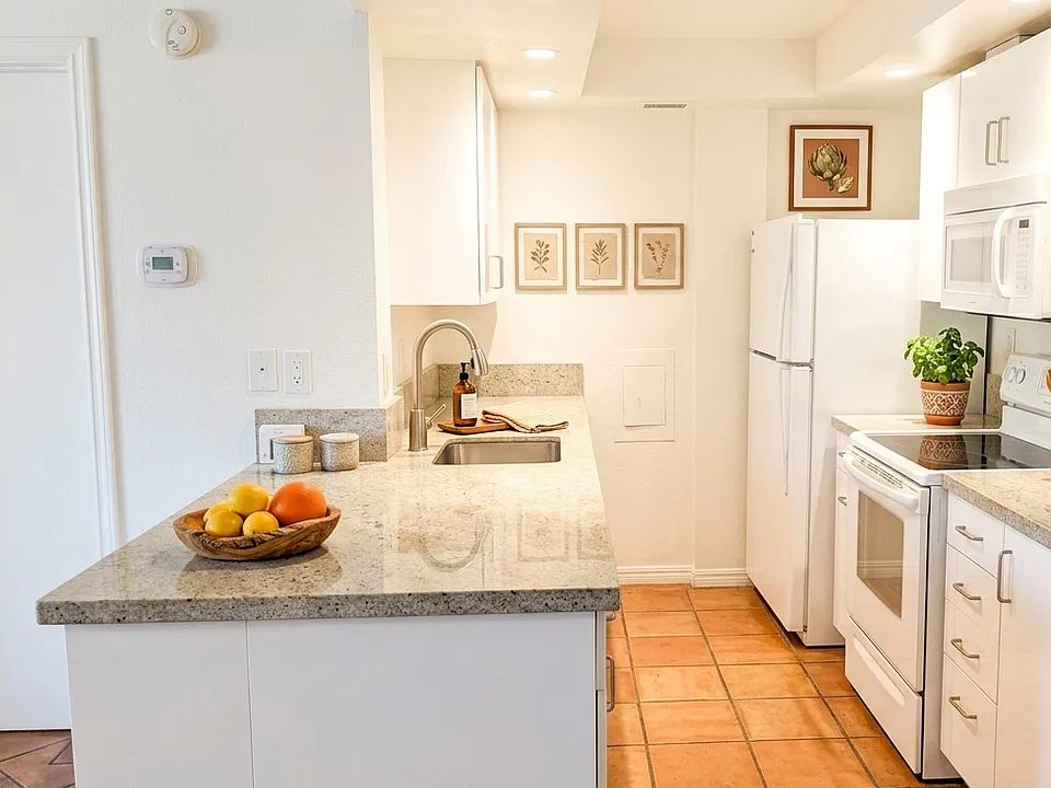 Kitchen
Digital Staging