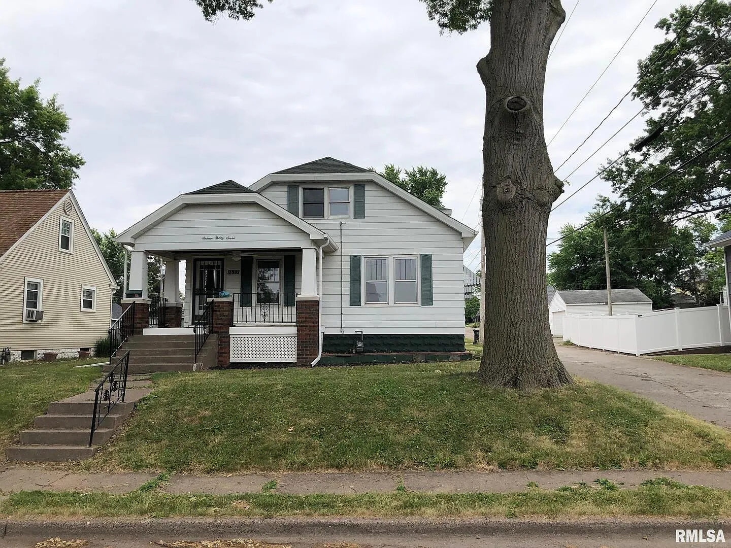 1637 W High St photo 1