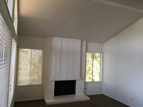 Living Room/Fireplace