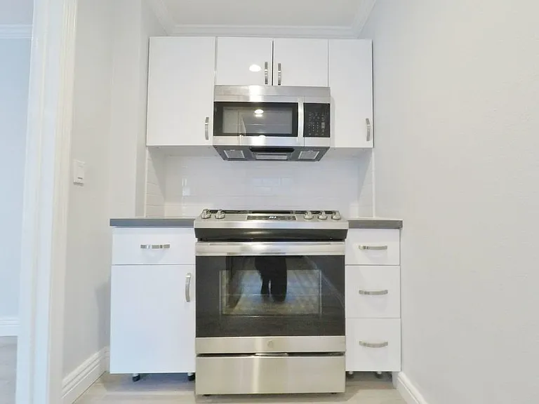 1925 10th St #11 — Photo 3