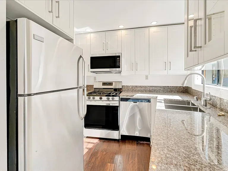 18620 Burbank Blvd #104 — Photo 4