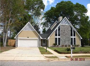 6220 Cottage Hill Rd, Mobile, AL 36609
