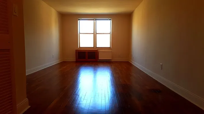 Rented by Realty Queens LLC | media 1