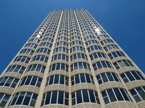 2525 S Shore Dr Unit 5, Milwaukee, WI 53207