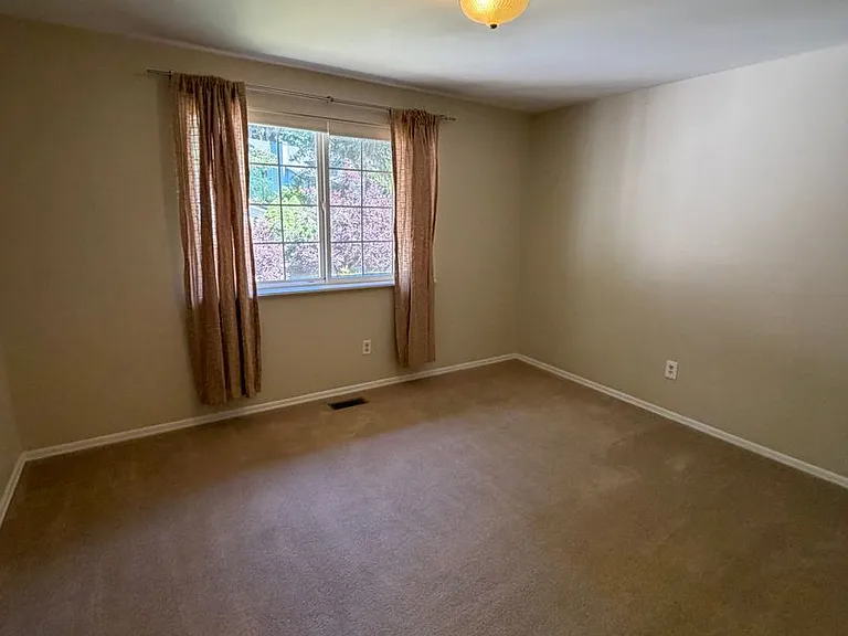 15802 SE 47th St — Photo 11