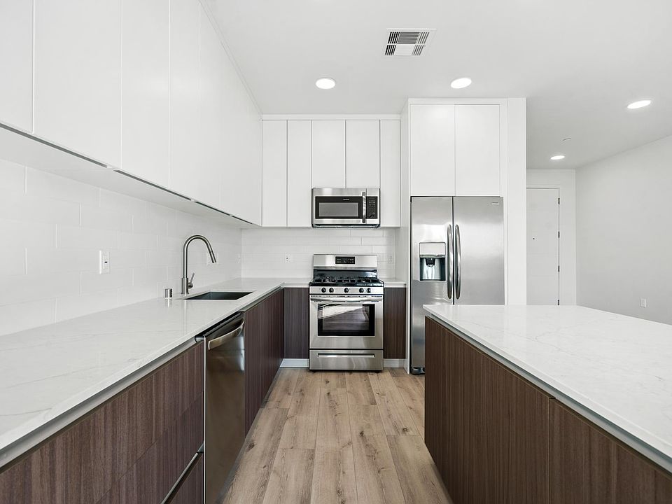 1st image of 4707 Fulton Ave #205